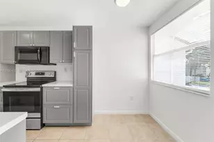 4737 NW 97th Ct, Doral, FL 33178 - Photo 11