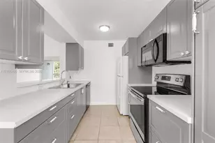4737 NW 97th Ct, Doral, FL 33178 - Photo 9