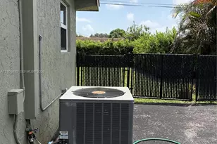 7810 NW 11th Ct, Pembroke Pines, FL 33024 - Photo 15