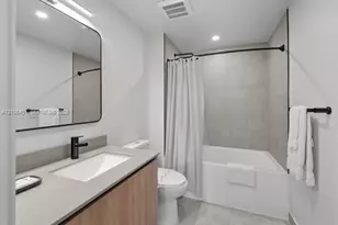 121 NE 5th St, Miami, FL 33132 - Photo 15