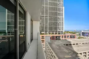 121 NE 5th St, Miami, FL 33132 - Photo 21