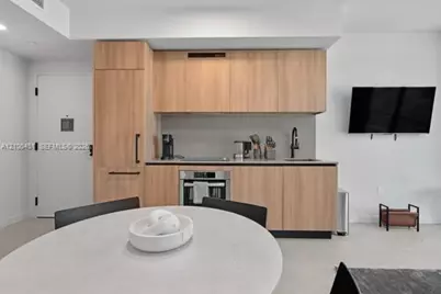 121 NE 5th St #1813, Miami, FL 33132 - Photo 3