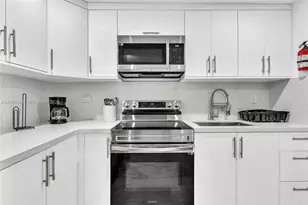 923 NW 110th St, Miami, FL 33168 - Photo 7