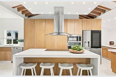 596 W 50th St, Miami Beach, FL 33140 - Photo 25