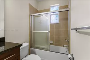 946 SW 147th Ave, Pembroke Pines, FL 33027 - Photo 23
