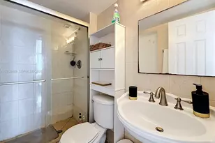 1351 NE Miami Gardens Dr, Miami, FL 33179 - Photo 13