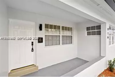 916 SW 7th Ave, Hallandale Beach, FL 33009 - Photo 9