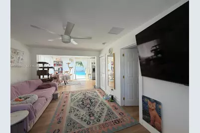 916 SW 7th Ave, Hallandale Beach, FL 33009 - Photo 11