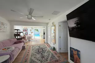916 SW 7th Ave, Hallandale Beach, FL 33009 - Photo 11