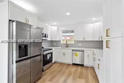 916 SW 7th Ave, Hallandale Beach, FL 33009 - Photo 13