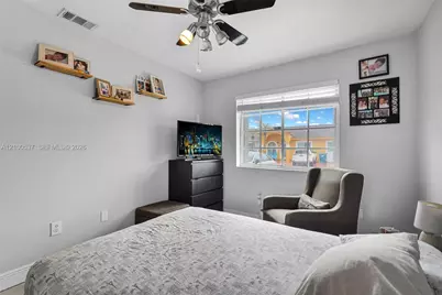 7677 NW 180th Ter, Hialeah, FL 33015 - Photo 29