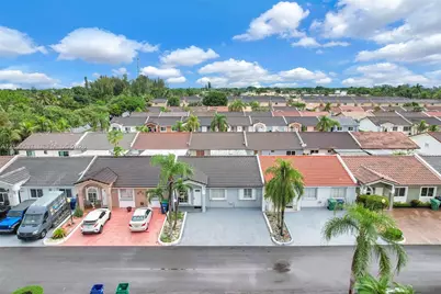 7677 NW 180th Ter, Hialeah, FL 33015 - Photo 39