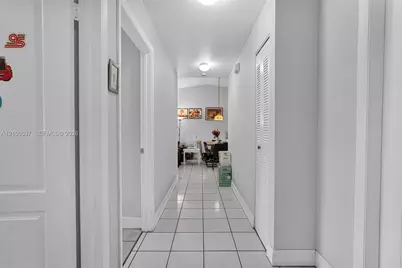 7677 NW 180th Ter, Hialeah, FL 33015 - Photo 21