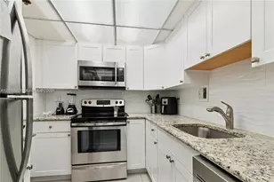 1000 West Ave, Miami Beach, FL 33139 - Photo 3