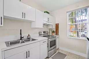 645 E Mowry Ct, Homestead, FL 33030 - Photo 7