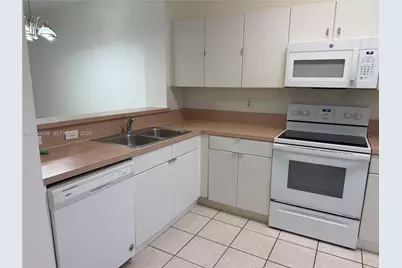 320 SW 120th Ave #320, Pembroke Pines, FL 33025 - Photo 5