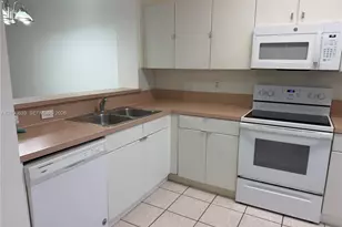 320 SW 120th Ave, Pembroke Pines, FL 33025 - Photo 5