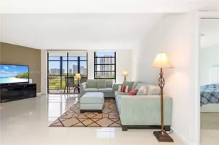 20400 W Country Club Dr, Aventura, FL 33180 - Photo 23