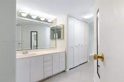 20400 W Country Club Dr #605, Aventura, FL 33180 - Photo 15