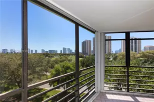 20400 W Country Club Dr, Aventura, FL 33180 - Photo 7