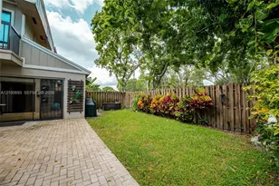 13298 NW 6th Ct, Plantation, FL 33325 - Photo 5