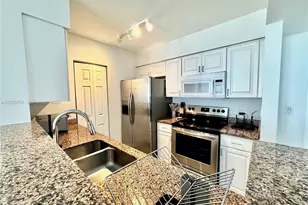 1155 Brickell Bay Dr, Miami, FL 33131 - Photo 3