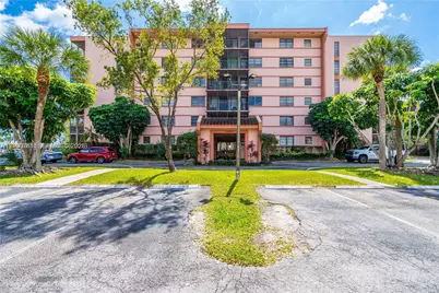 20850 San Simeon Way #106-5, Miami, FL 33179 - Photo 1