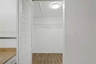 1128 N Hiatus Rd, Pembroke Pines, FL 33026 - Photo 23