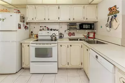 440 Paradise Isle Blvd #107, Hallandale Beach, FL 33009 - Photo 11