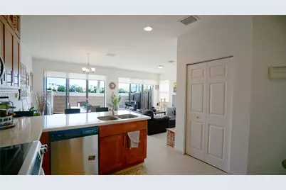 10401 NW 61st Ln, Doral, FL 33178 - Photo 7