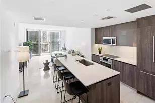68 SE 6th St, Miami, FL 33131 - Photo 11