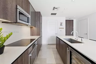 68 SE 6th St #1106, Miami, FL 33131 - Photo 9