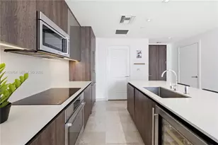 68 SE 6th St, Miami, FL 33131 - Photo 9