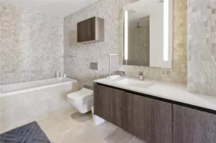 68 SE 6th St, Miami, FL 33131 - Photo 21