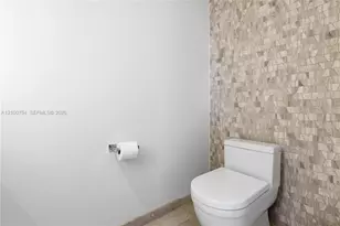68 SE 6th St, Miami, FL 33131 - Photo 27
