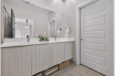 8373 NW 49th St, Doral, FL 33166 - Photo 25