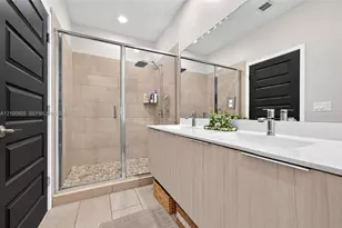 8373 NW 49th St, Doral, FL 33166 - Photo 29