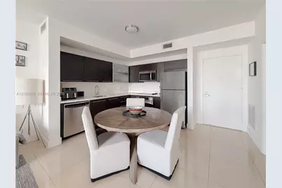 90 SW 3rd St #1910, Miami, FL 33130 - Photo 3