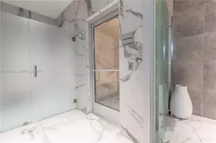 90 SW 3rd St, Miami, FL 33130 - Photo 11