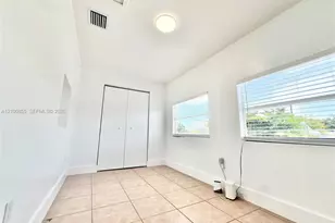 200 NW 17th Ct, Miami, FL 33125 - Photo 9