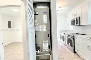 200 NW 17th Ct, Miami, FL 33125 - Photo 19
