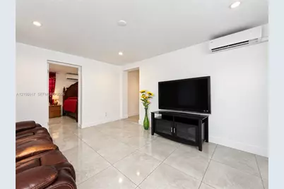 2437 NW 98th St, Miami, FL 33147 - Photo 19