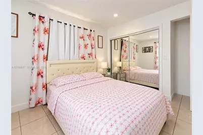 2437 NW 98th St, Miami, FL 33147 - Photo 5