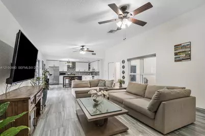 387 NW 39th Way, Deerfield Beach, FL 33442 - Photo 5