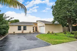 387 NW 39th Way, Deerfield Beach, FL 33442 - Photo 1