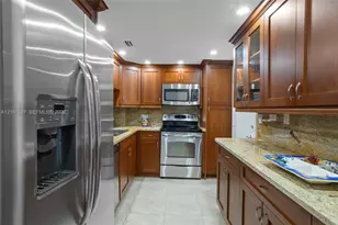 5005 Collins Ave, Miami Beach, FL 33140 - Photo 19