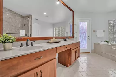 1025 Creekford Dr, Weston, FL 33326 - Photo 45