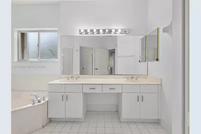 9776 NW 30th St, Doral, FL 33172 - Photo 35