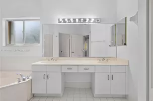 9776 NW 30th St, Doral, FL 33172 - Photo 35