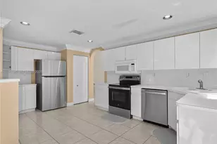 9776 NW 30th St, Doral, FL 33172 - Photo 15